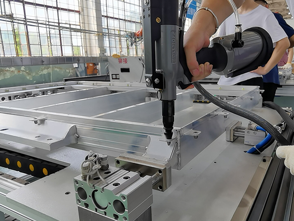 監(jiān)控拉鉚設備的作用及其在現(xiàn)代制造業(yè)中的重要性