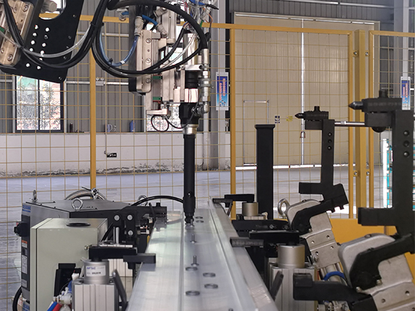 自動拉鉚技術在汽車制造中的應用與優(yōu)勢